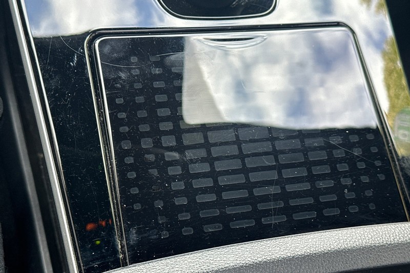 Toyota bZ4X Vehicle Full-screen Gallery Image 31