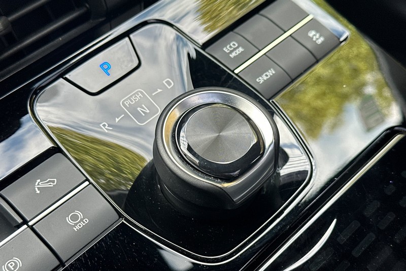 Toyota bZ4X Vehicle Full-screen Gallery Image 33