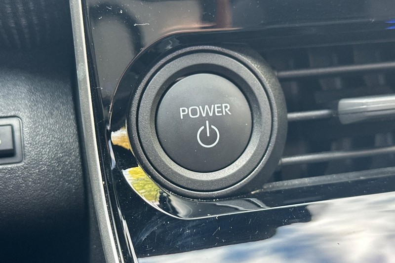 Toyota bZ4X Vehicle Full-screen Gallery Image 34