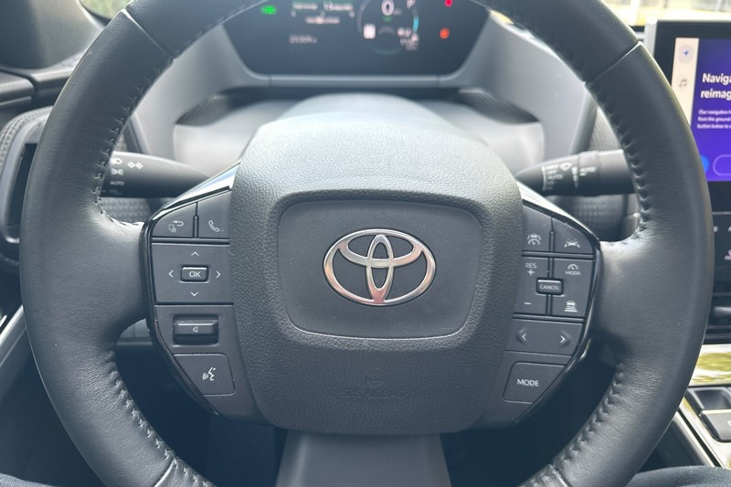 Toyota bZ4X Vehicle Full-screen Gallery Image 35