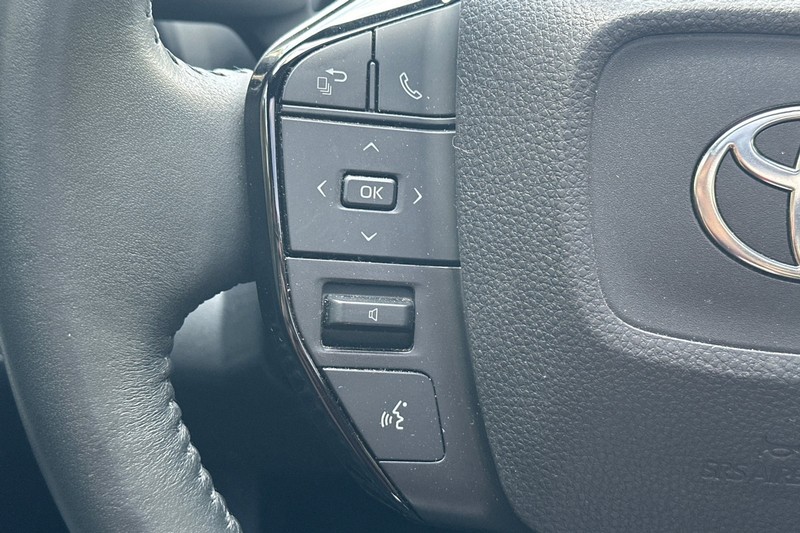 Toyota bZ4X Vehicle Full-screen Gallery Image 36