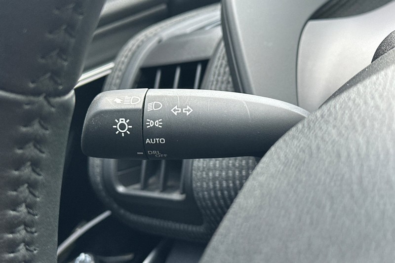 Toyota bZ4X Vehicle Full-screen Gallery Image 37