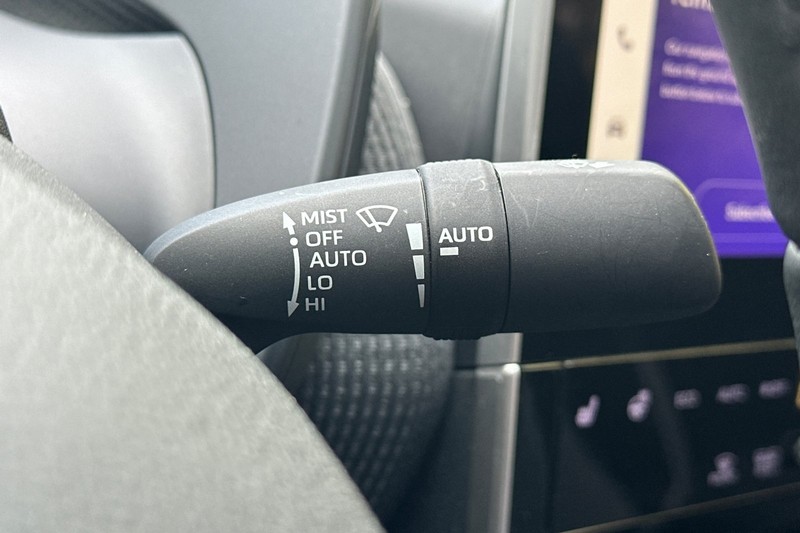 Toyota bZ4X Vehicle Full-screen Gallery Image 38