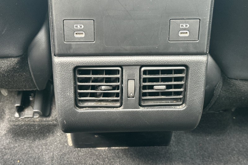 Toyota bZ4X Vehicle Full-screen Gallery Image 41