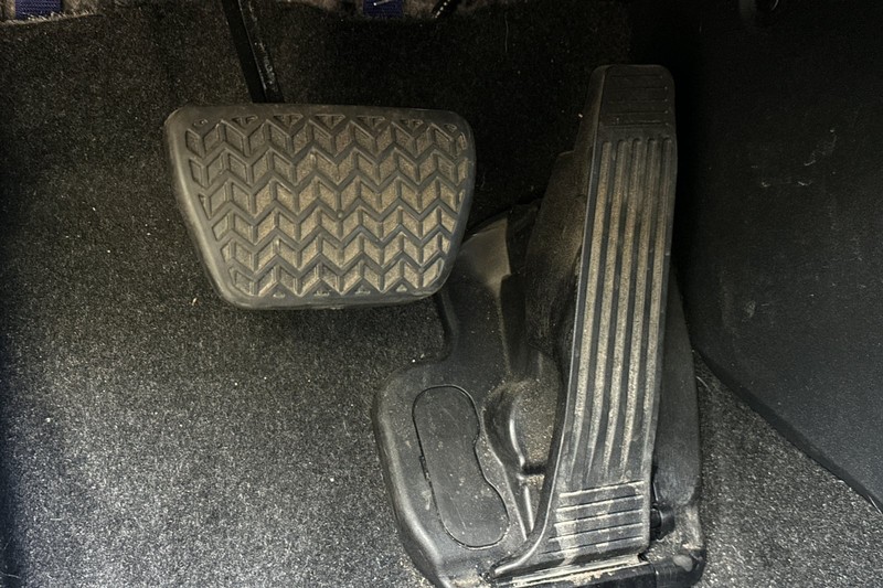 Toyota bZ4X Vehicle Full-screen Gallery Image 42