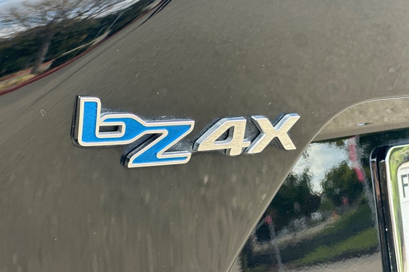 Toyota bZ4X Vehicle Full-screen Gallery Image 49