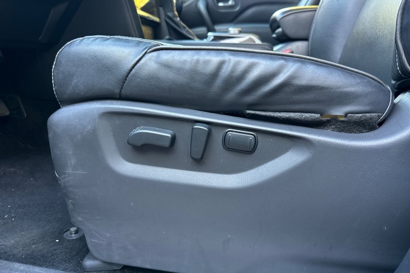 INFINITI QX80 Vehicle Full-screen Gallery Image 13