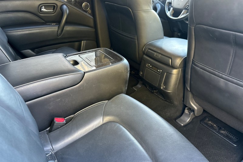 INFINITI QX80 Vehicle Full-screen Gallery Image 19