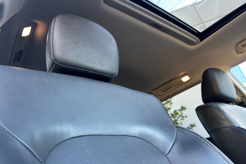 INFINITI QX80 Vehicle Full-screen Gallery Image 21