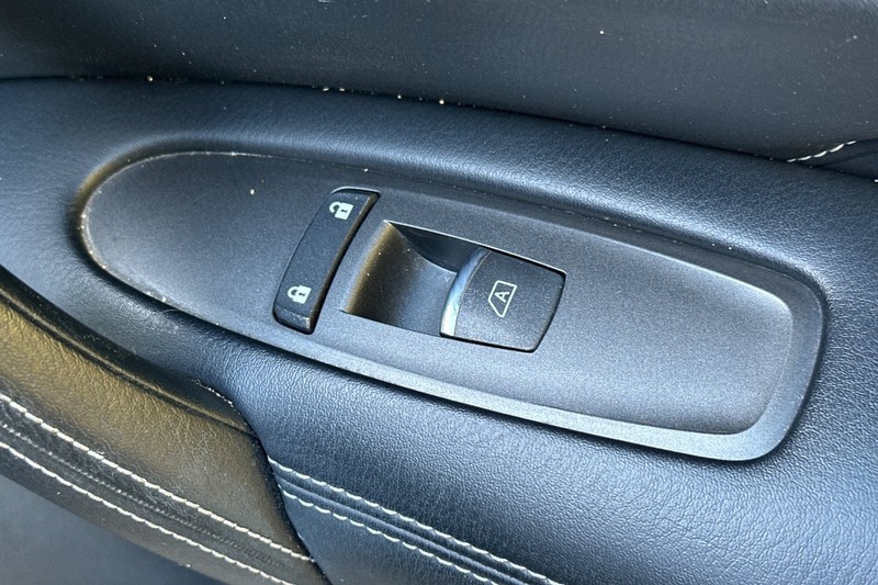 INFINITI QX80 Vehicle Full-screen Gallery Image 23