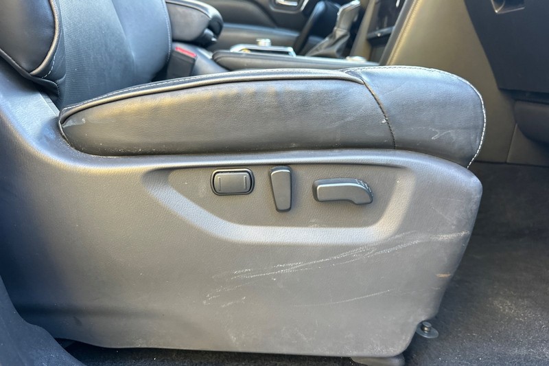 INFINITI QX80 Vehicle Full-screen Gallery Image 24