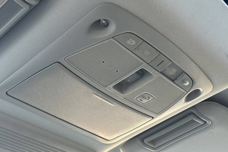 INFINITI QX80 Vehicle Full-screen Gallery Image 25