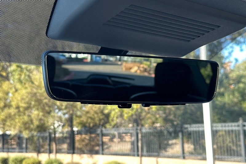 INFINITI QX80 Vehicle Full-screen Gallery Image 26