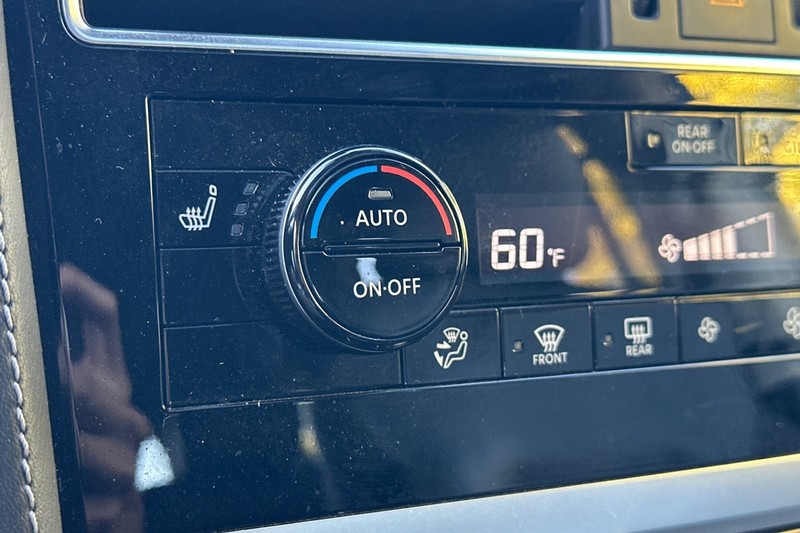 INFINITI QX80 Vehicle Full-screen Gallery Image 30