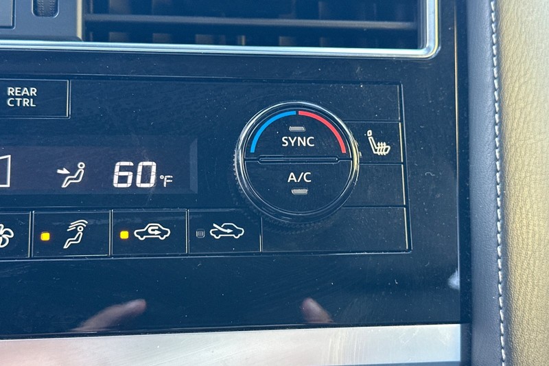 INFINITI QX80 Vehicle Full-screen Gallery Image 31