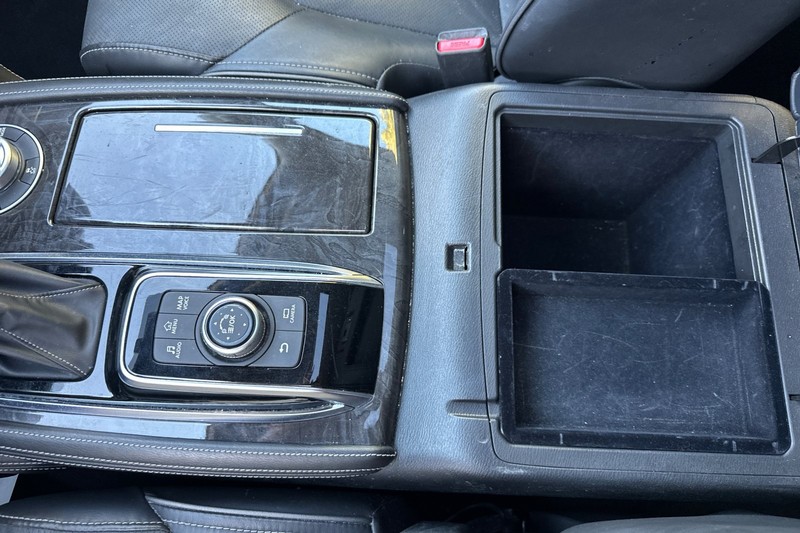 INFINITI QX80 Vehicle Full-screen Gallery Image 34