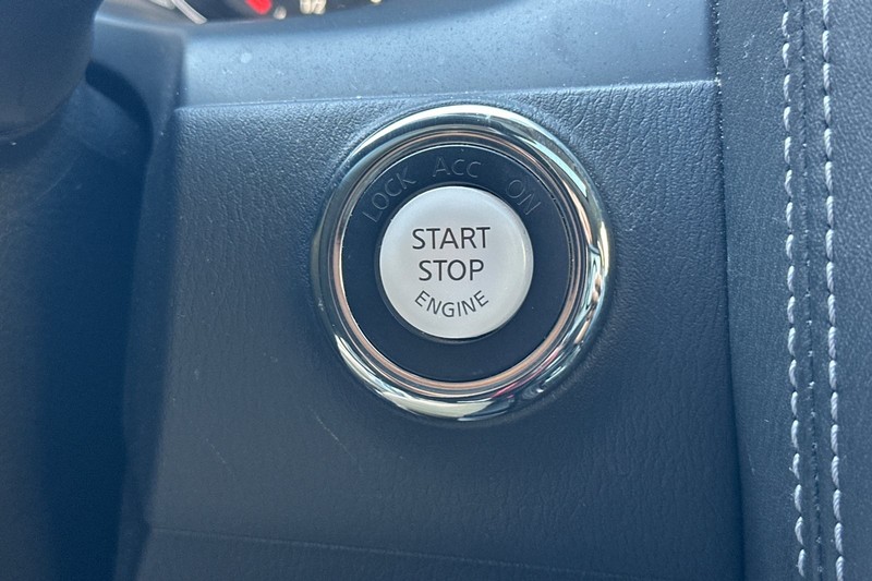 INFINITI QX80 Vehicle Full-screen Gallery Image 36