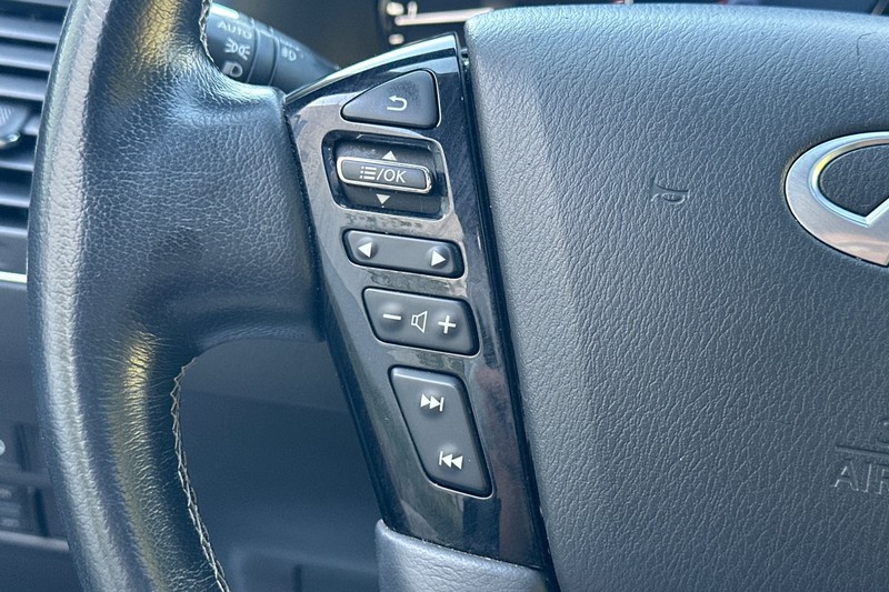 INFINITI QX80 Vehicle Full-screen Gallery Image 38