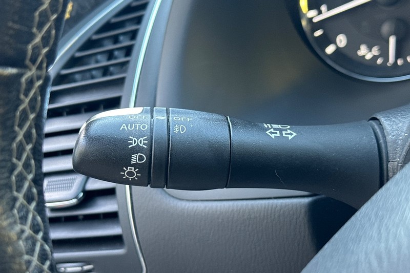 INFINITI QX80 Vehicle Full-screen Gallery Image 39