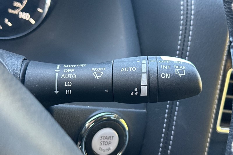 INFINITI QX80 Vehicle Full-screen Gallery Image 41