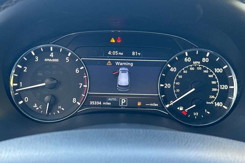 INFINITI QX80 Vehicle Full-screen Gallery Image 42