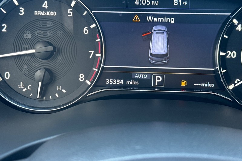 INFINITI QX80 Vehicle Full-screen Gallery Image 43