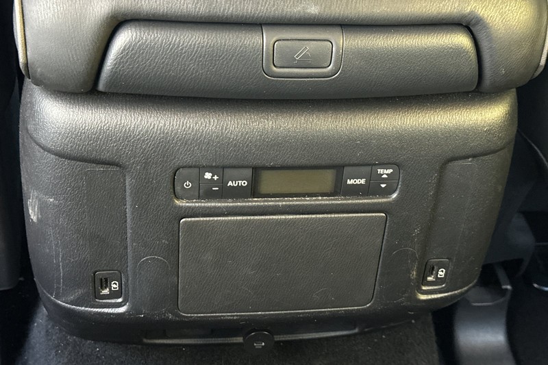 INFINITI QX80 Vehicle Full-screen Gallery Image 45