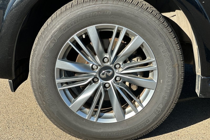 INFINITI QX80 Vehicle Full-screen Gallery Image 48