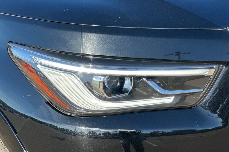 INFINITI QX80 Vehicle Full-screen Gallery Image 49