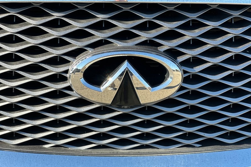 INFINITI QX80 Vehicle Full-screen Gallery Image 50