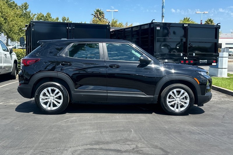 Chevrolet Trailblazer Vehicle Full-screen Gallery Image 03