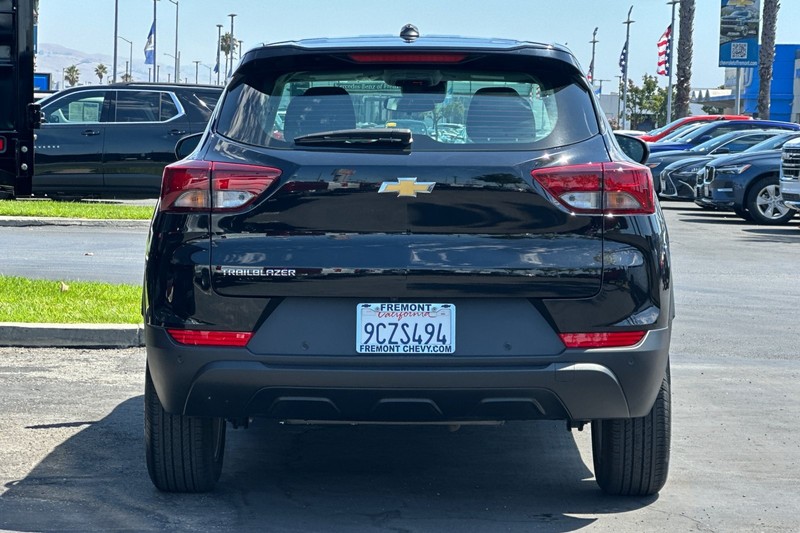 Chevrolet Trailblazer Vehicle Full-screen Gallery Image 05
