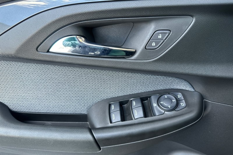 Chevrolet Trailblazer Vehicle Full-screen Gallery Image 11