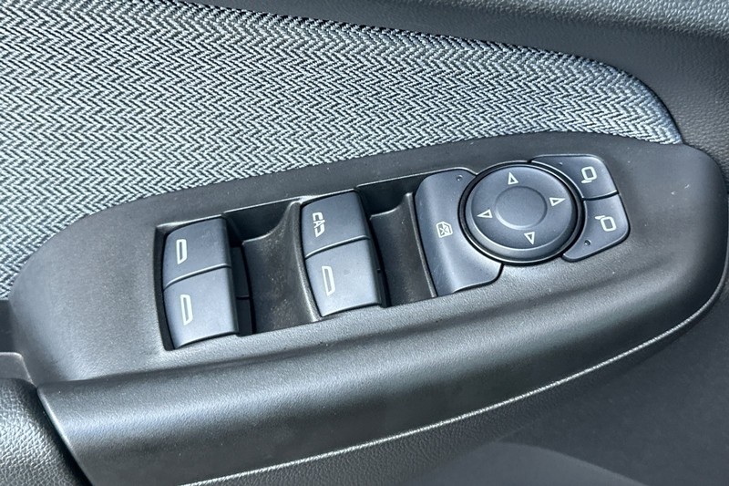 Chevrolet Trailblazer Vehicle Full-screen Gallery Image 12