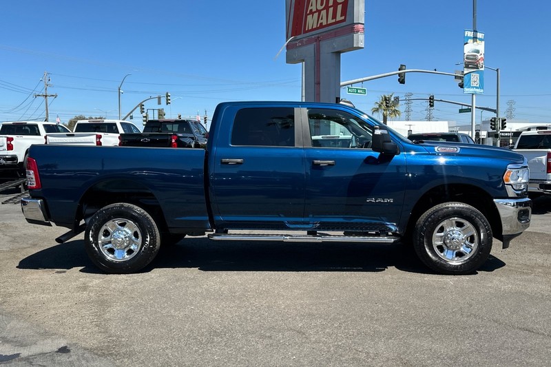 Ram 2500 Vehicle Full-screen Gallery Image 03