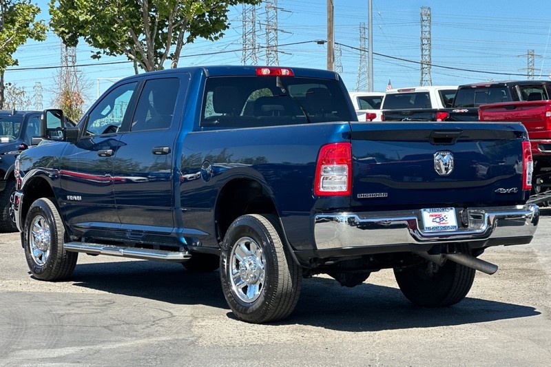 Ram 2500 Vehicle Full-screen Gallery Image 06