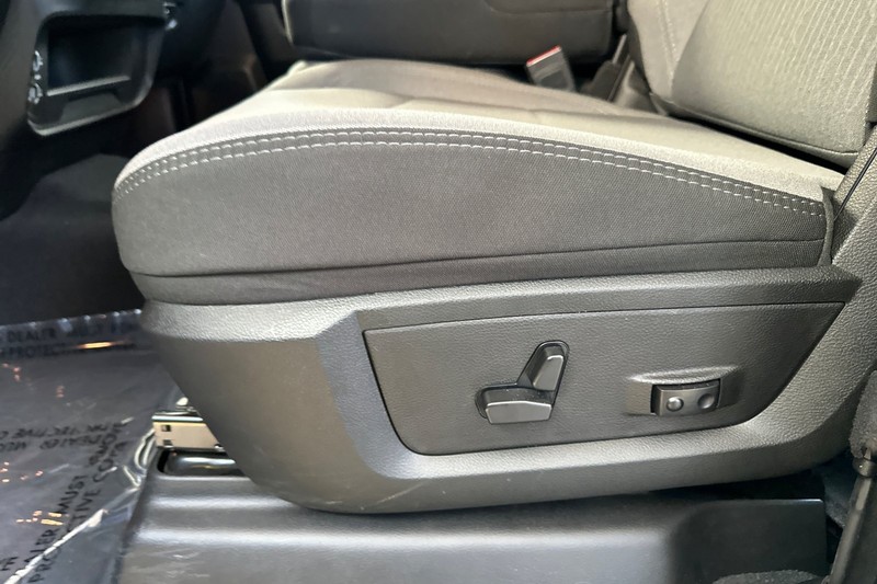 Ram 2500 Vehicle Full-screen Gallery Image 13