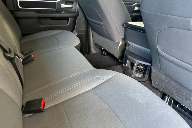 Ram 2500 Vehicle Full-screen Gallery Image 17