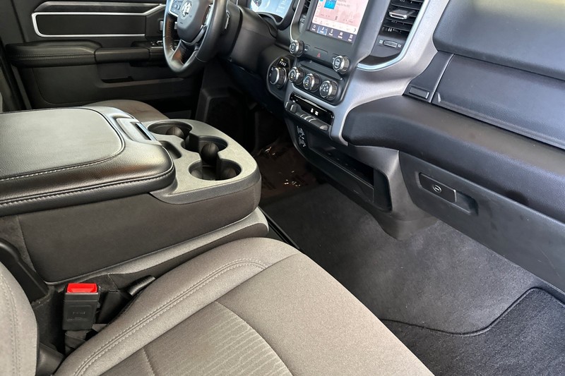 Ram 2500 Vehicle Full-screen Gallery Image 18