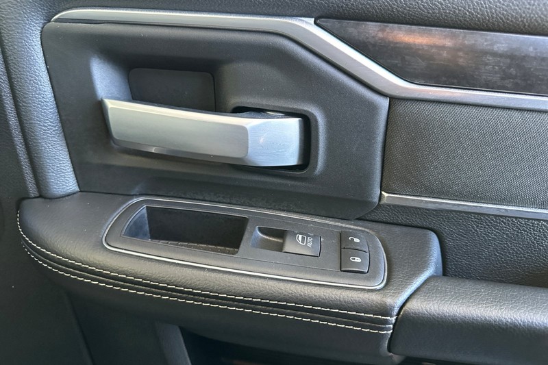 Ram 2500 Vehicle Full-screen Gallery Image 20