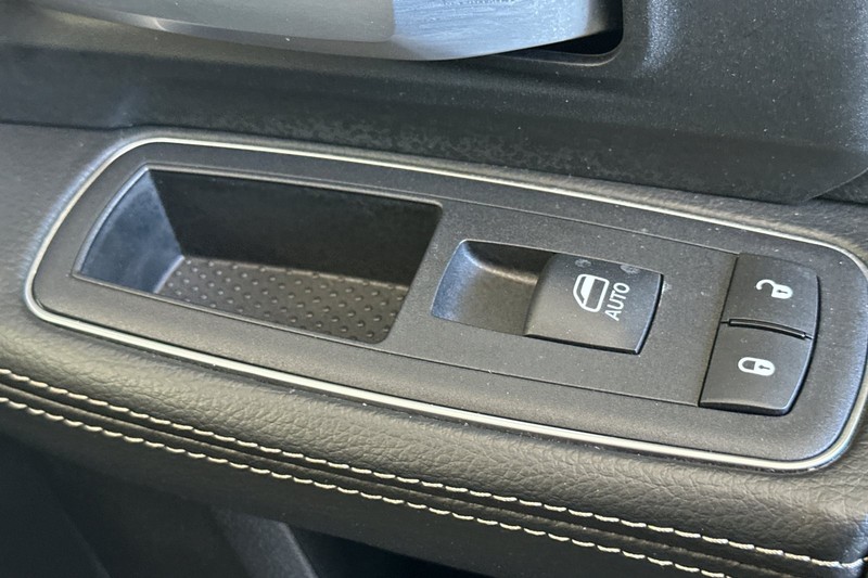 Ram 2500 Vehicle Full-screen Gallery Image 21