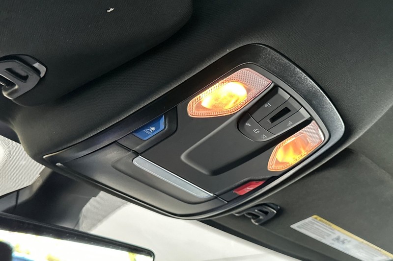 Ram 2500 Vehicle Full-screen Gallery Image 23