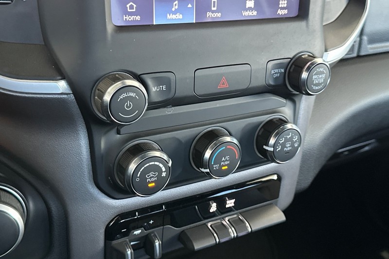 Ram 2500 Vehicle Full-screen Gallery Image 27