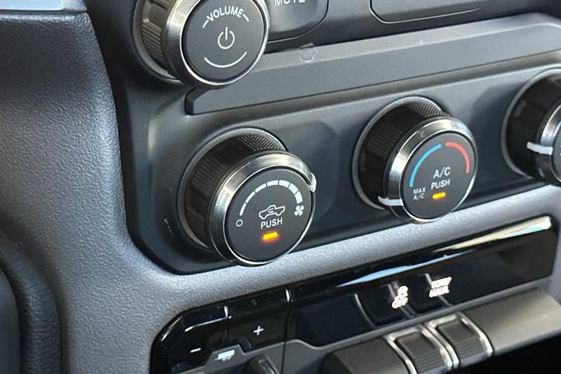 Ram 2500 Vehicle Full-screen Gallery Image 28