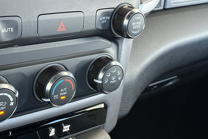 Ram 2500 Vehicle Full-screen Gallery Image 29