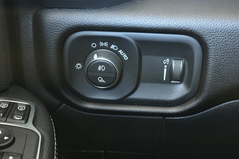 Ram 2500 Vehicle Full-screen Gallery Image 41