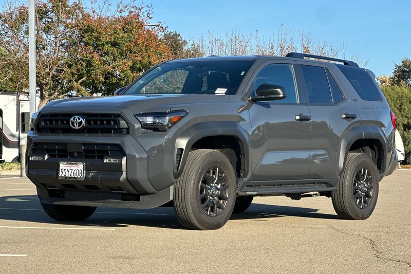 Toyota 4Runner Vehicle Full-screen Gallery Image 08
