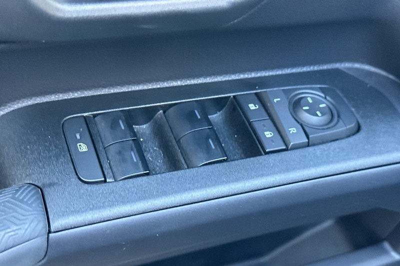 Toyota 4Runner Vehicle Full-screen Gallery Image 12