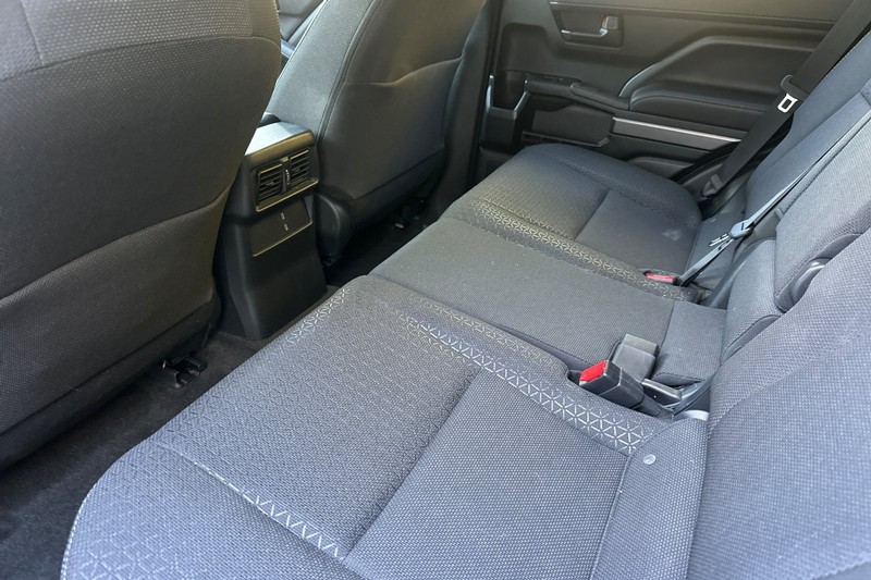 Toyota 4Runner Vehicle Full-screen Gallery Image 14