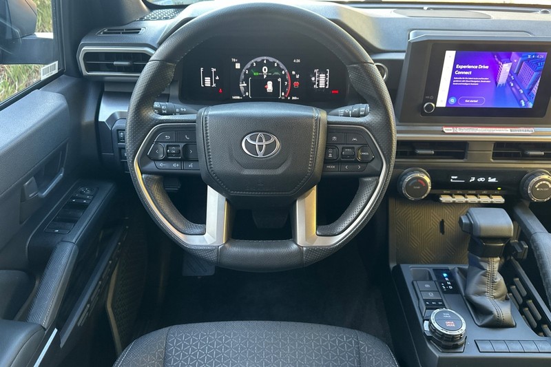 Toyota 4Runner Vehicle Full-screen Gallery Image 16
